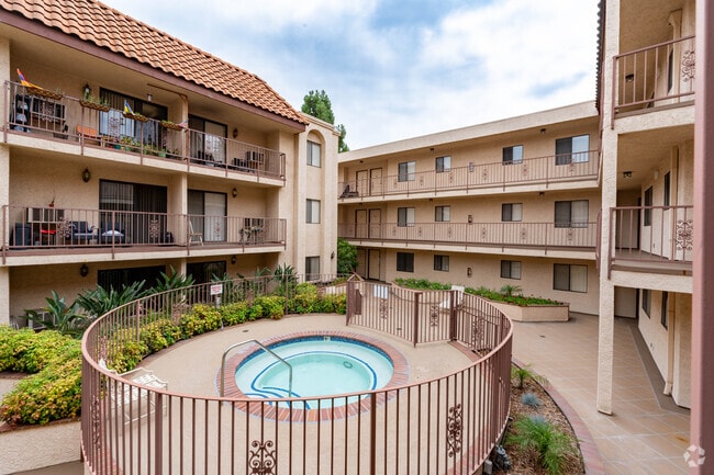 Jacuzzi - 300 East Tujunga
