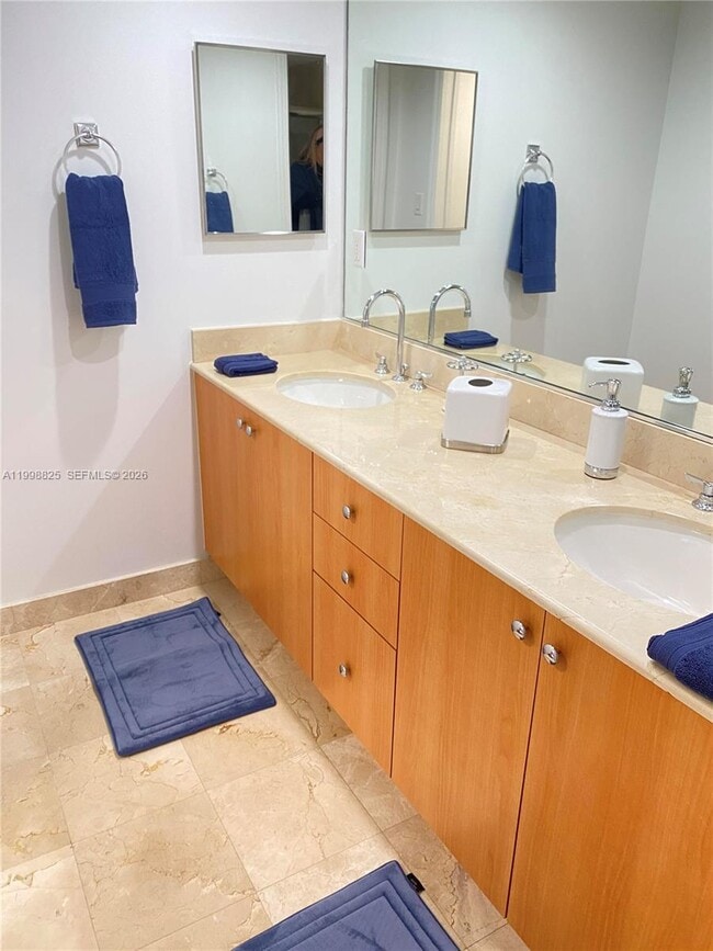 Building Photo - 6917 Collins Ave