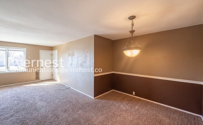 Building Photo - 452 W 104th St