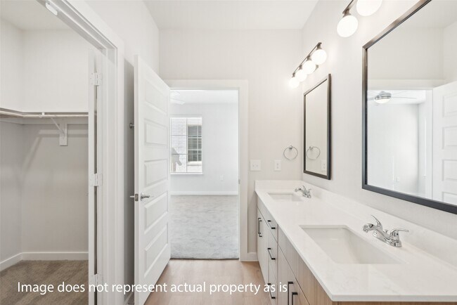 Building Photo - 3651 S Custer Rd