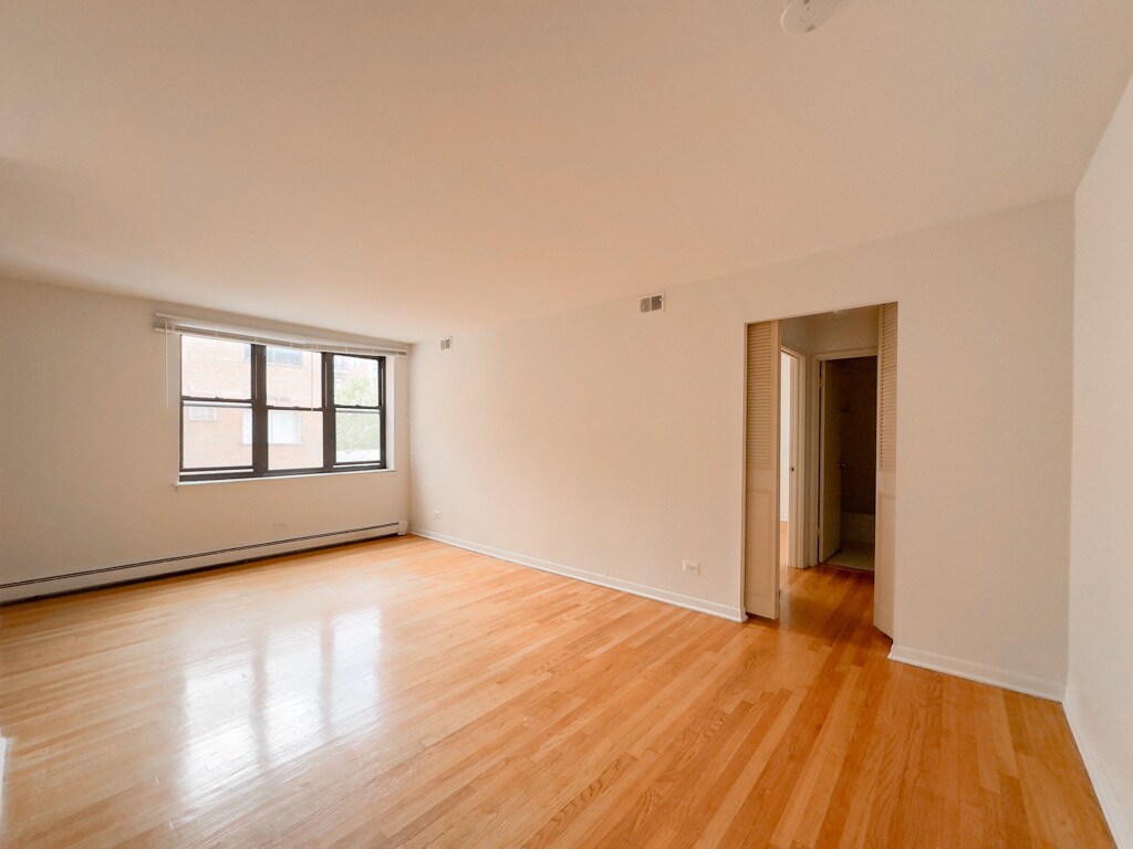 Building Photo - 535 W Aldine Ave