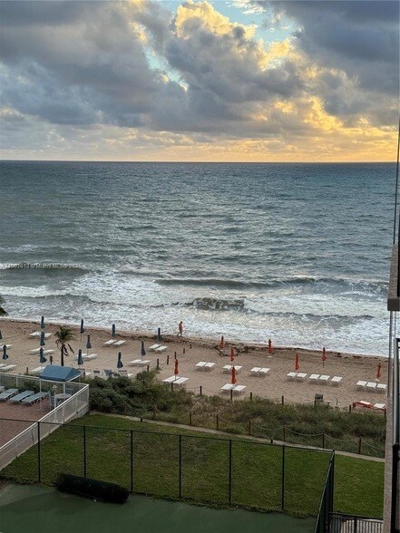 Building Photo - 3800 Galt Ocean Dr