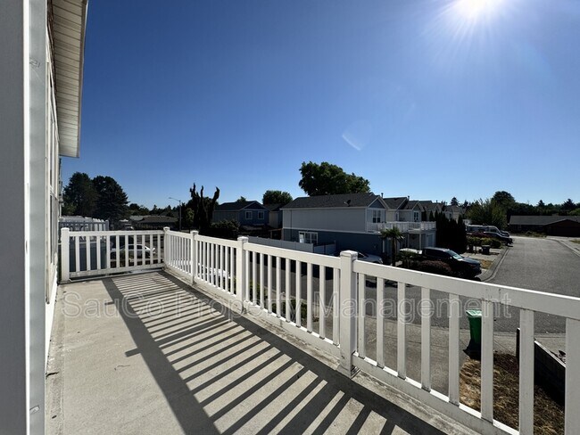 Building Photo - 1583 NE Jessica Loop