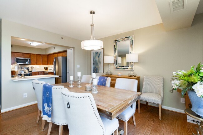 ? Dining area - 1016 S Wayne St