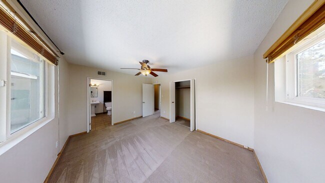 Building Photo - 5BD/2BA, Great Private Yard w/ Fire Pit!