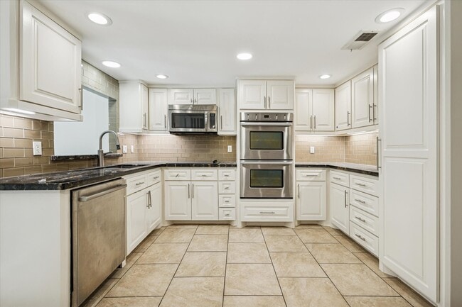 Building Photo - 4706 Post Oak Timber Dr