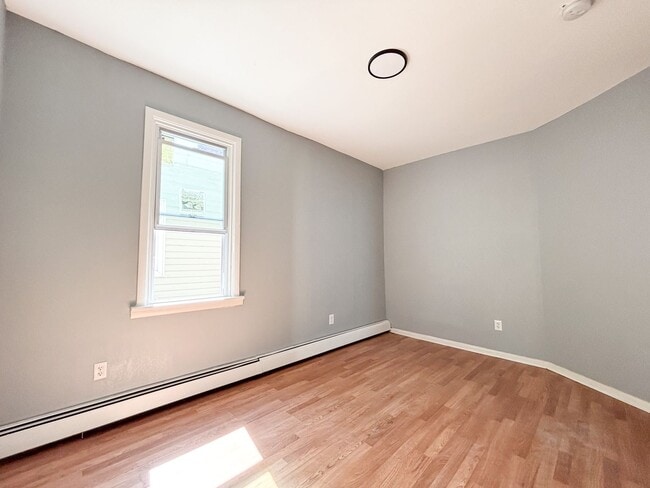 Building Photo - 648 Grove St