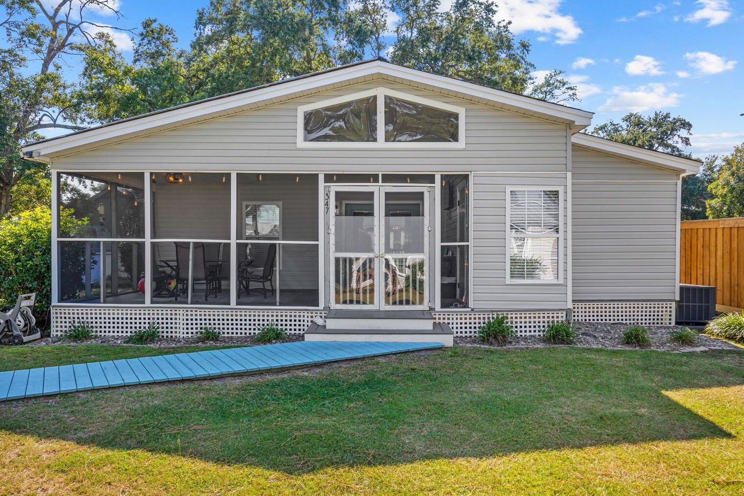 Building Photo - 347 Seabreeze Dr