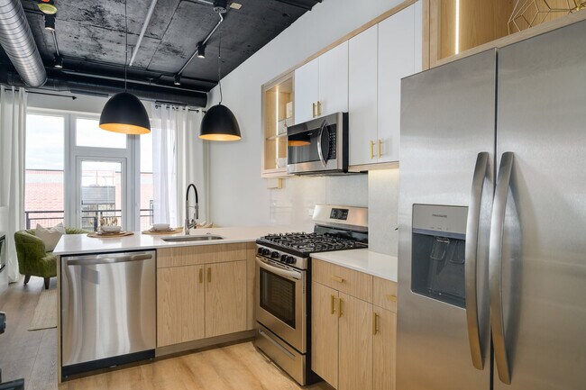 Building Photo - 2725 N Thatcher Ave