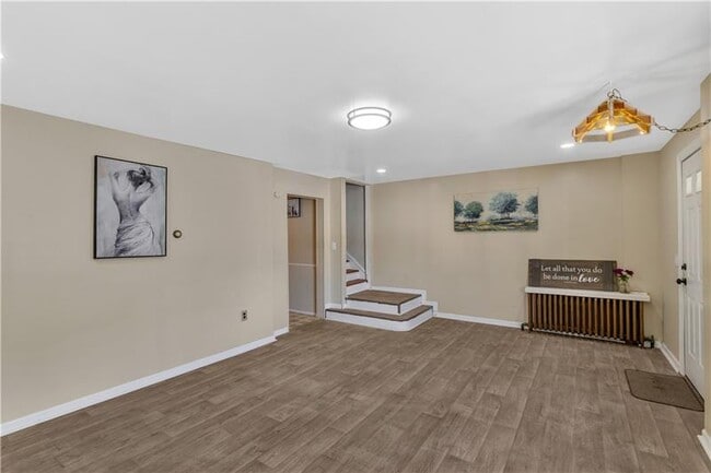 Building Photo - 1920 Middle St