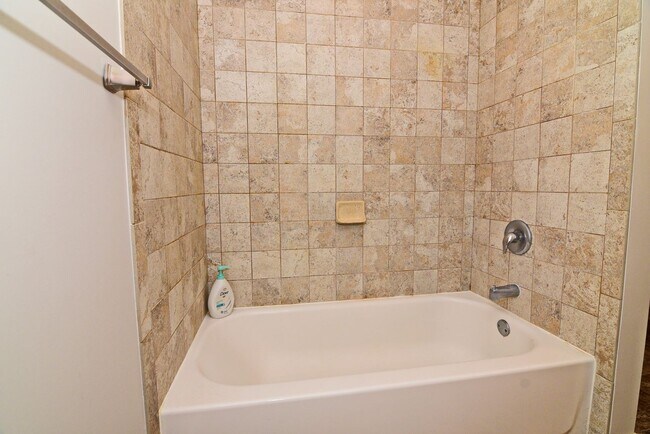 Building Photo - 1319 Francis Ave