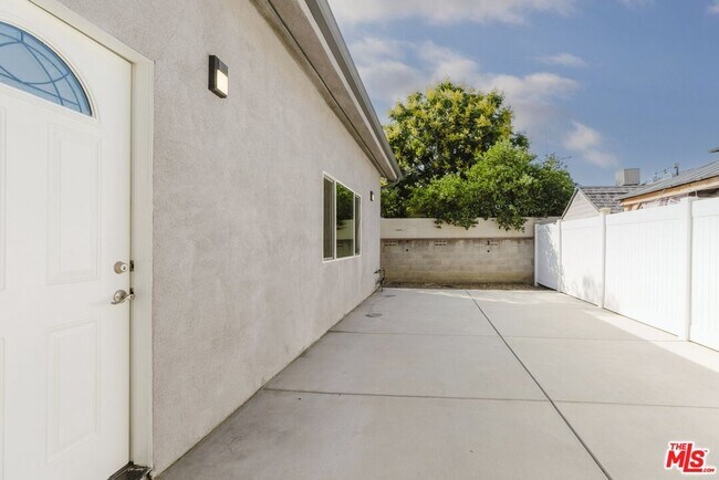 Building Photo - 9958 Marklein Ave