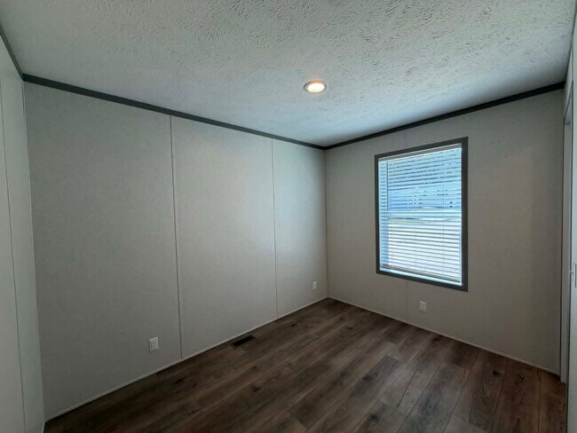 Building Photo - 25418 Nuway Ave