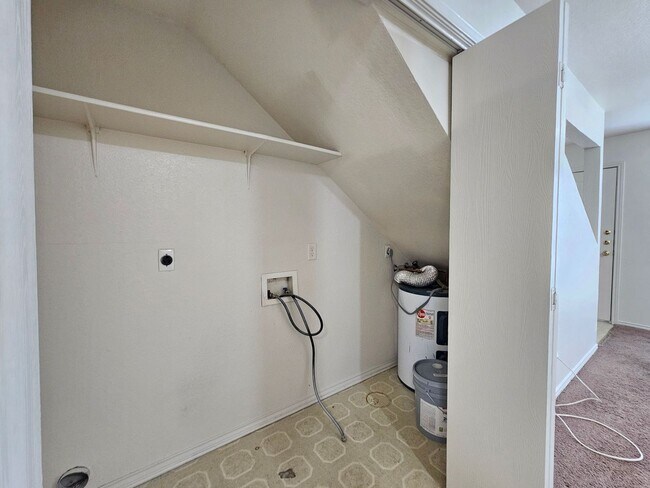 Building Photo - 4501 Deek Dr