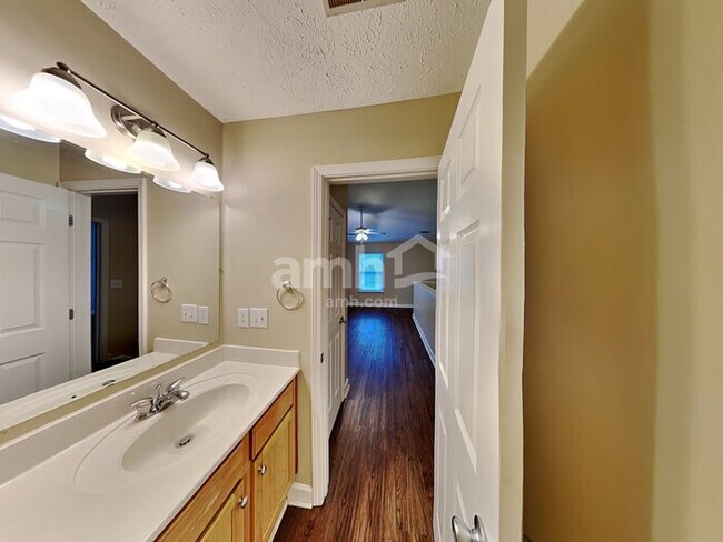 Building Photo - 110 Baker Springs Ln
