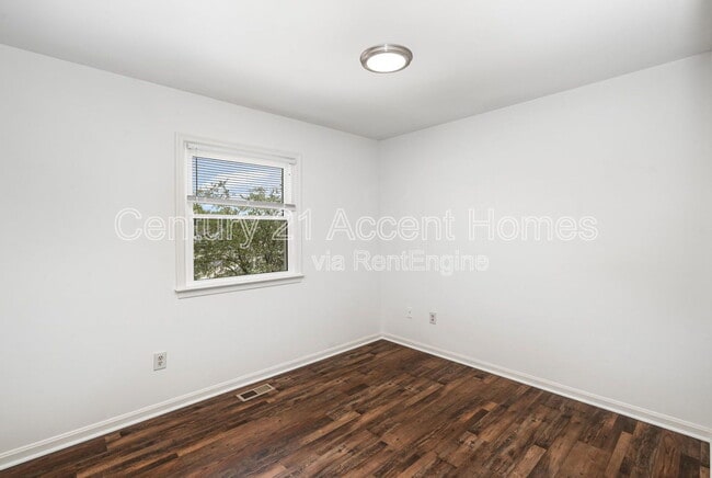 Building Photo - 3903 Hillview Ct