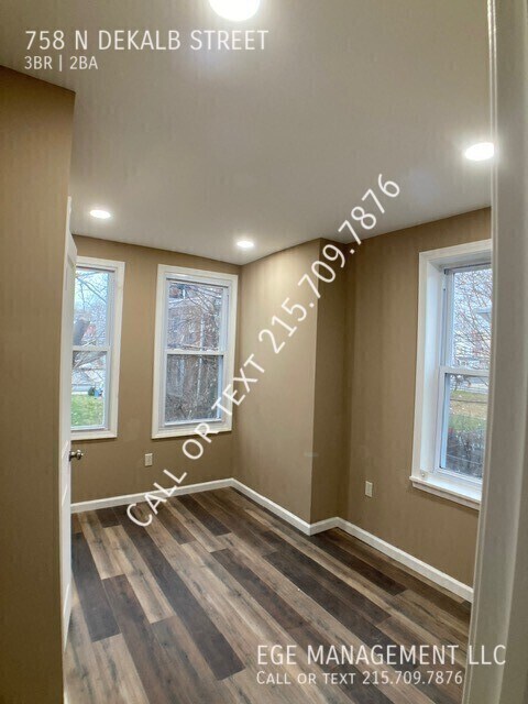 Building Photo - 758 N Dekalb St