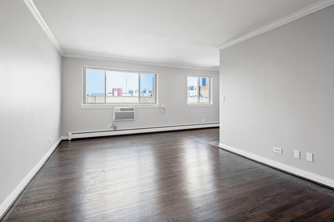 Building Photo - 1060 W Hollywood Ave