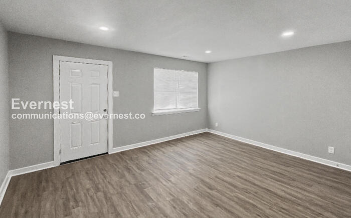 Building Photo - 1012 4th Ave W