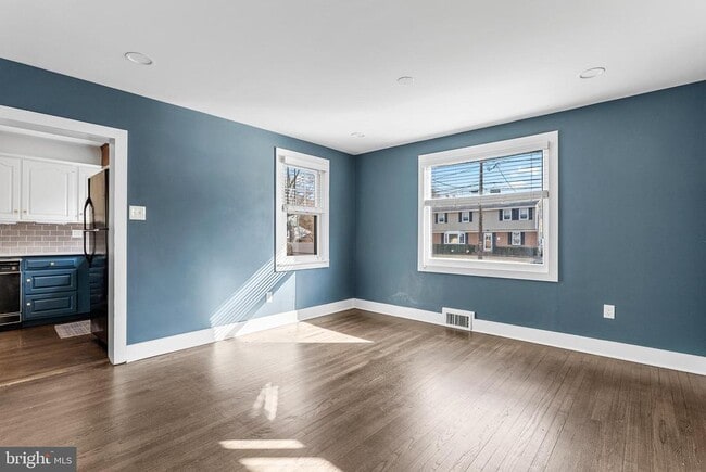 Building Photo - 48 S Locust Ave