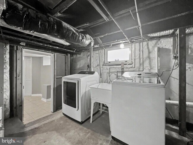 Building Photo - 5900 Hamilton Ave