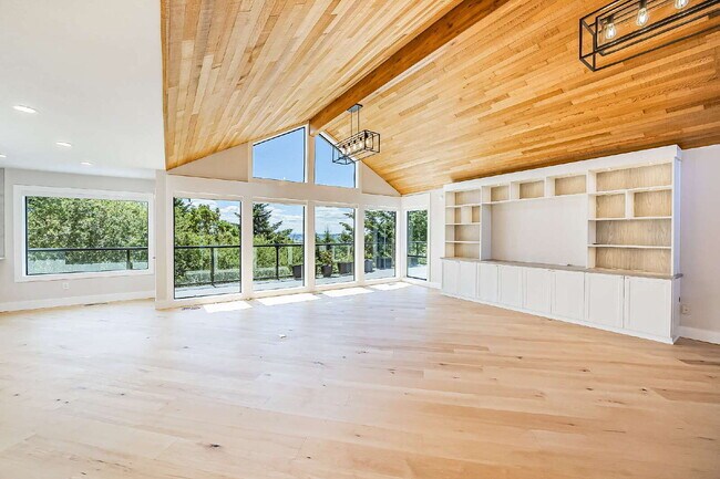 Building Photo - Sophisticated and Elegant home is located in Harbor Ridge at Browns Point. Spacious 4 bedroom, 4 ...