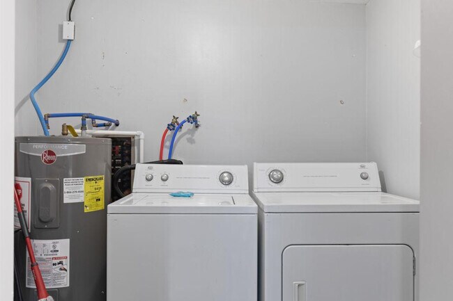 Building Photo - 1308 Fredrick Ln