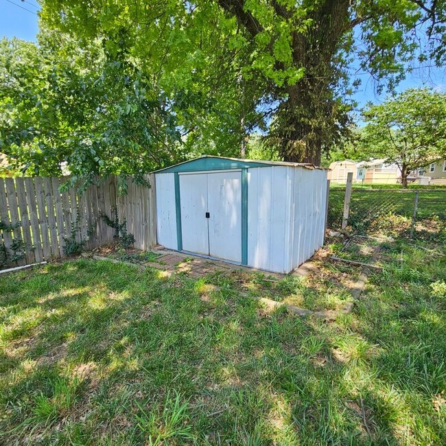 Building Photo - 7406 Elm Ave