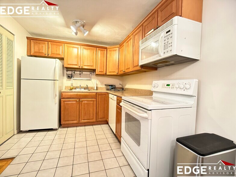 Building Photo - 39 Englewood Ave