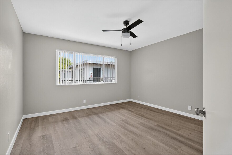 Building Photo - 10442 Lampson Ave