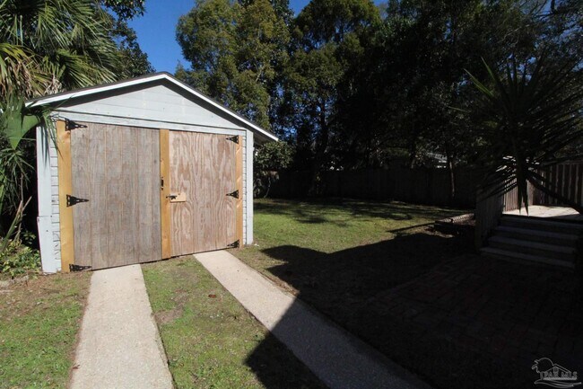 Building Photo - 1504 E Strong St