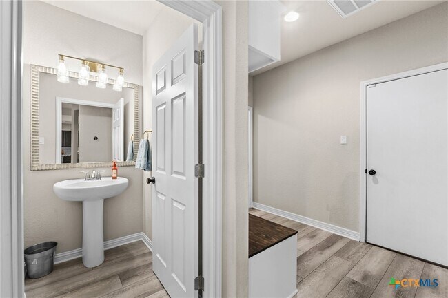 Building Photo - 7807 Zircon Dr