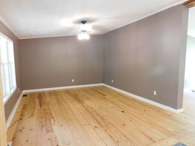 Building Photo - 900 Loftin Farm Rd