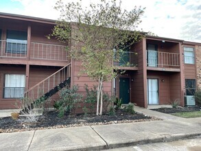 Building Photo - AUGUST MOVE IN - 2 Bedroom 2 Bathroom on t...