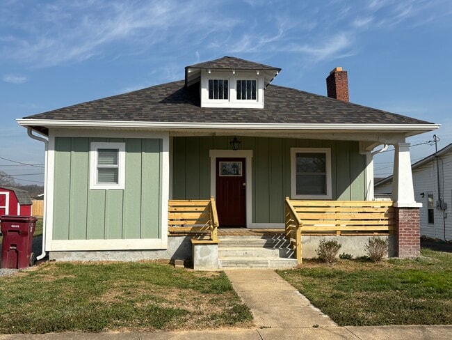 Building Photo - 214 Lamont St