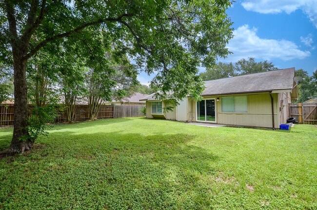 Building Photo - 22018 Grand Forks Dr