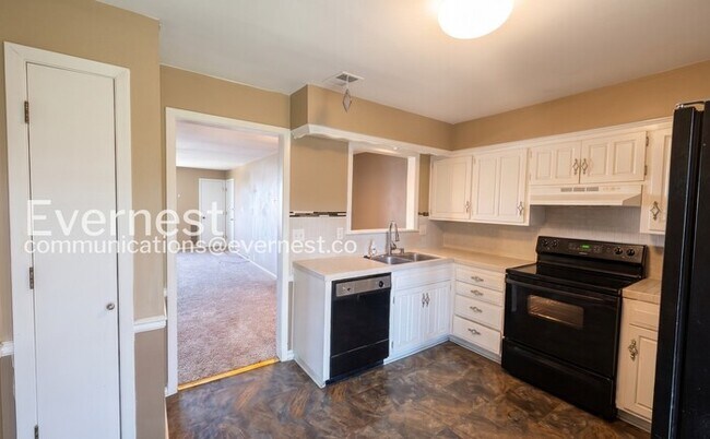Building Photo - 452 W 104th St