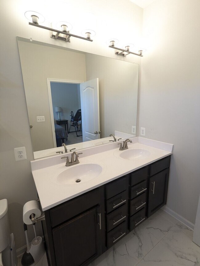 Building Photo - END UNIT newer build in ideal Frederick lo...