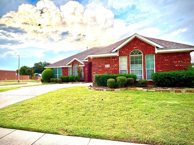 Building Photo - 5474 Golfside Dr