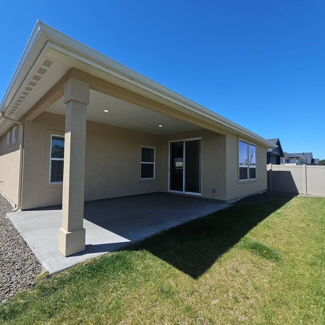 Building Photo - Beautiful Home in Herron Ridge!