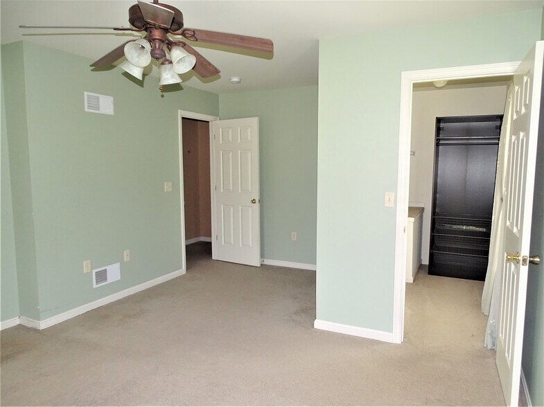 Building Photo - 90 Battens Cir