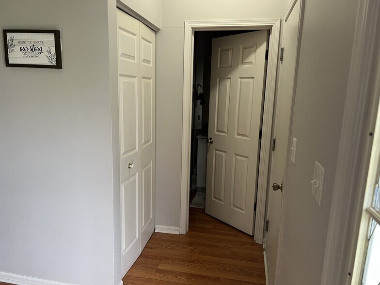 Building Photo - 2128 Fulham Dr