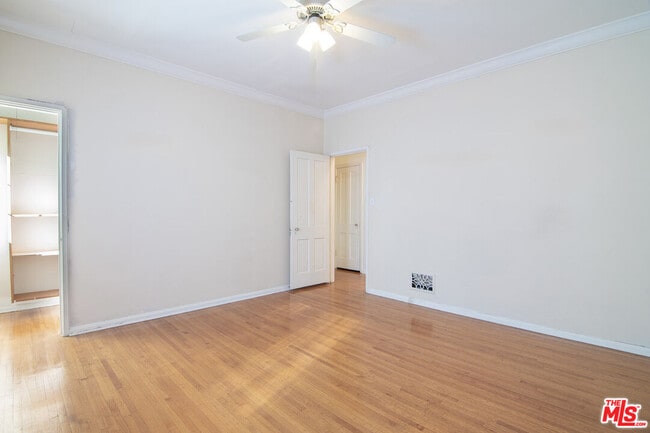 Building Photo - 1215 S Alfred St