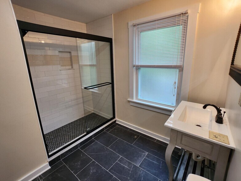 Bathroom - 142 Carlton Rd