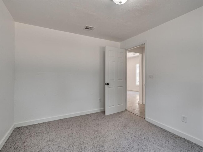 Building Photo - 1814 N Jordan Ave