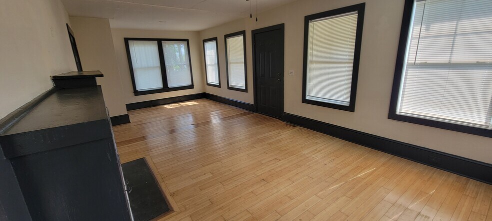 Building Photo - 204 Piney Mountain Rd
