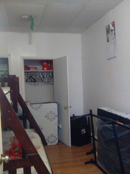 Building Photo - 575 Roosevelt Ave