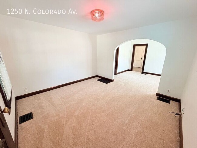 Building Photo - 1250 N Colorado Ave