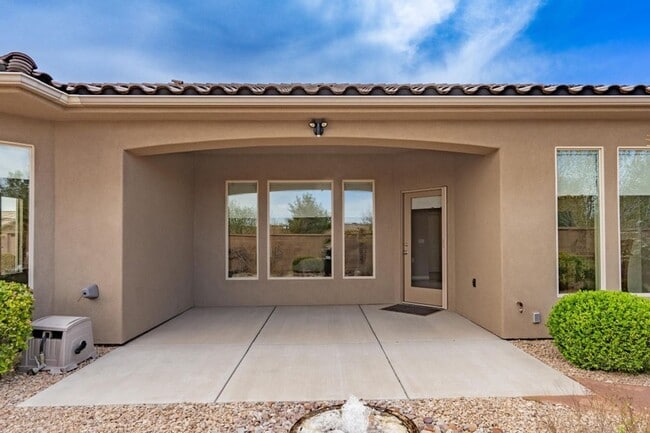 Building Photo - Bright & Beautiful 2 Bedroom Home in Sun R...