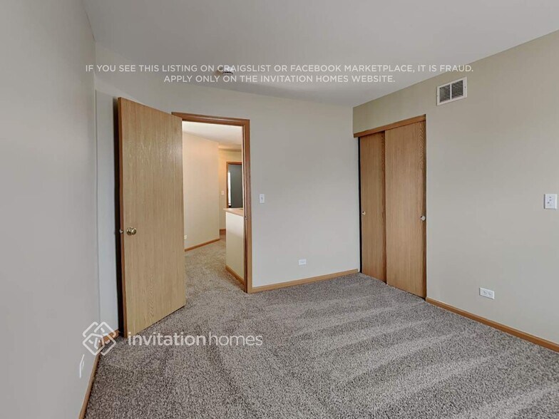 Building Photo - 10880 Grand Canyon Ave